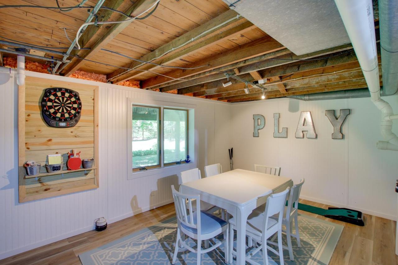 Updated Home With Deck 2 Mi To Sister Bay Beach! Exterior photo