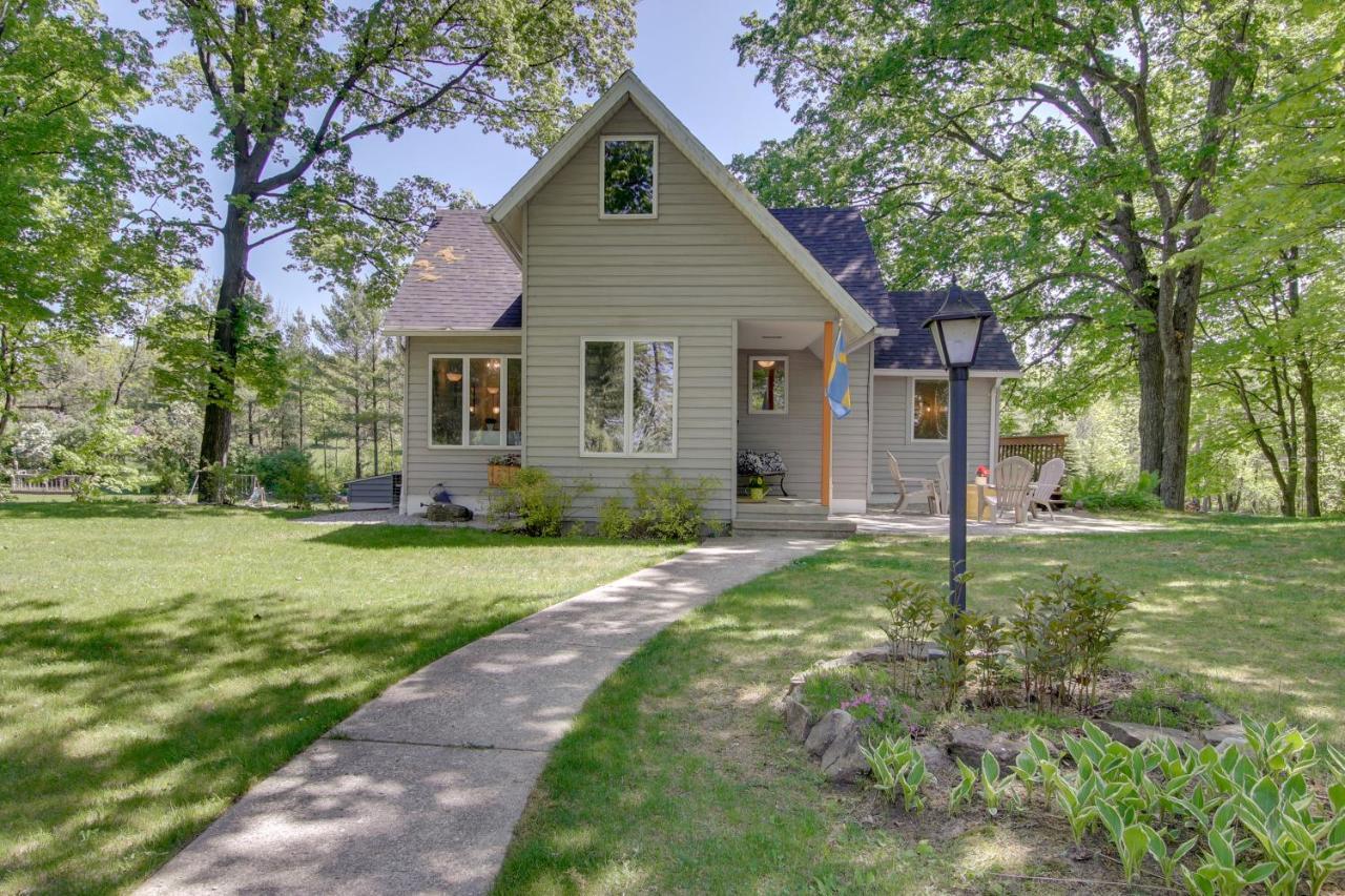 Updated Home With Deck 2 Mi To Sister Bay Beach! Exterior photo